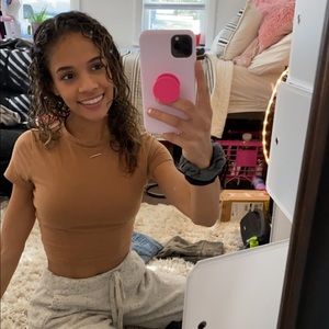 Meet your Posher, Aisha